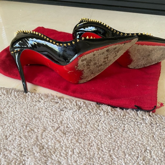 AUTHENTIC Louboutin Anjalina Patent Pumps - Picture 4 of 4